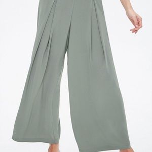 Sage color wide leg pants with pockets!